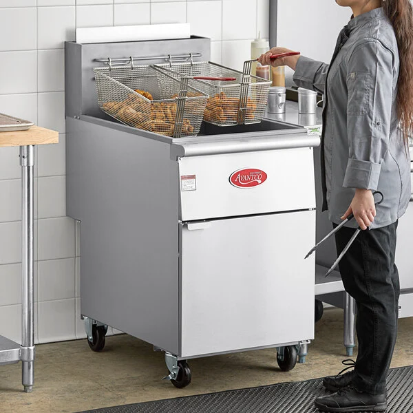 Avantco FF100 Natural Gas 70-100 lb. Stainless Steel Tube Floor Fryer - 150,000 BTU